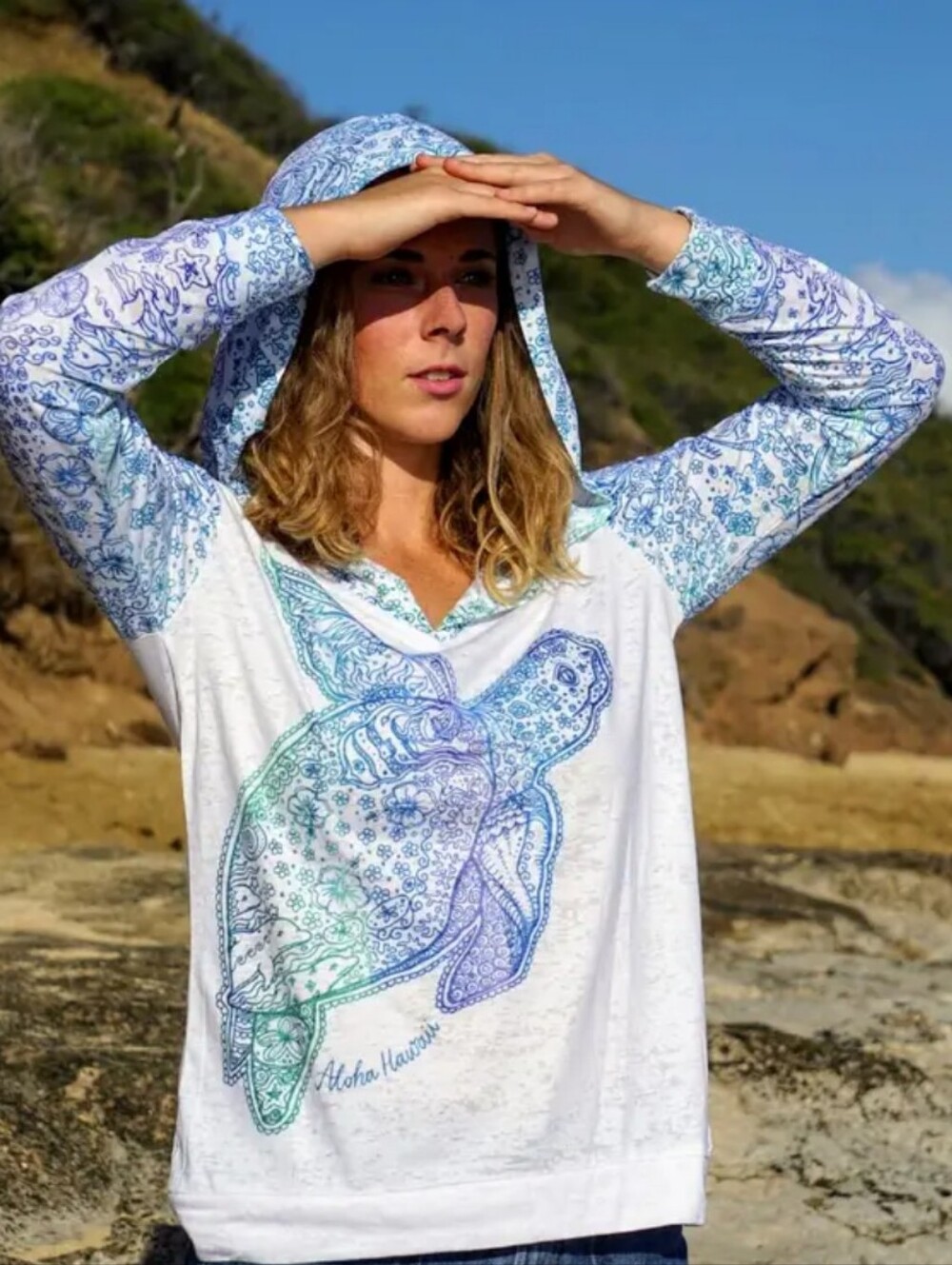 Kai Wahine Sea Turtle Hoodie Size L
